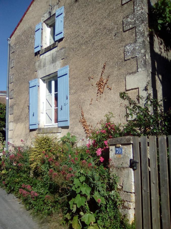 Les Volets Bleus Villa Arcais Exterior photo